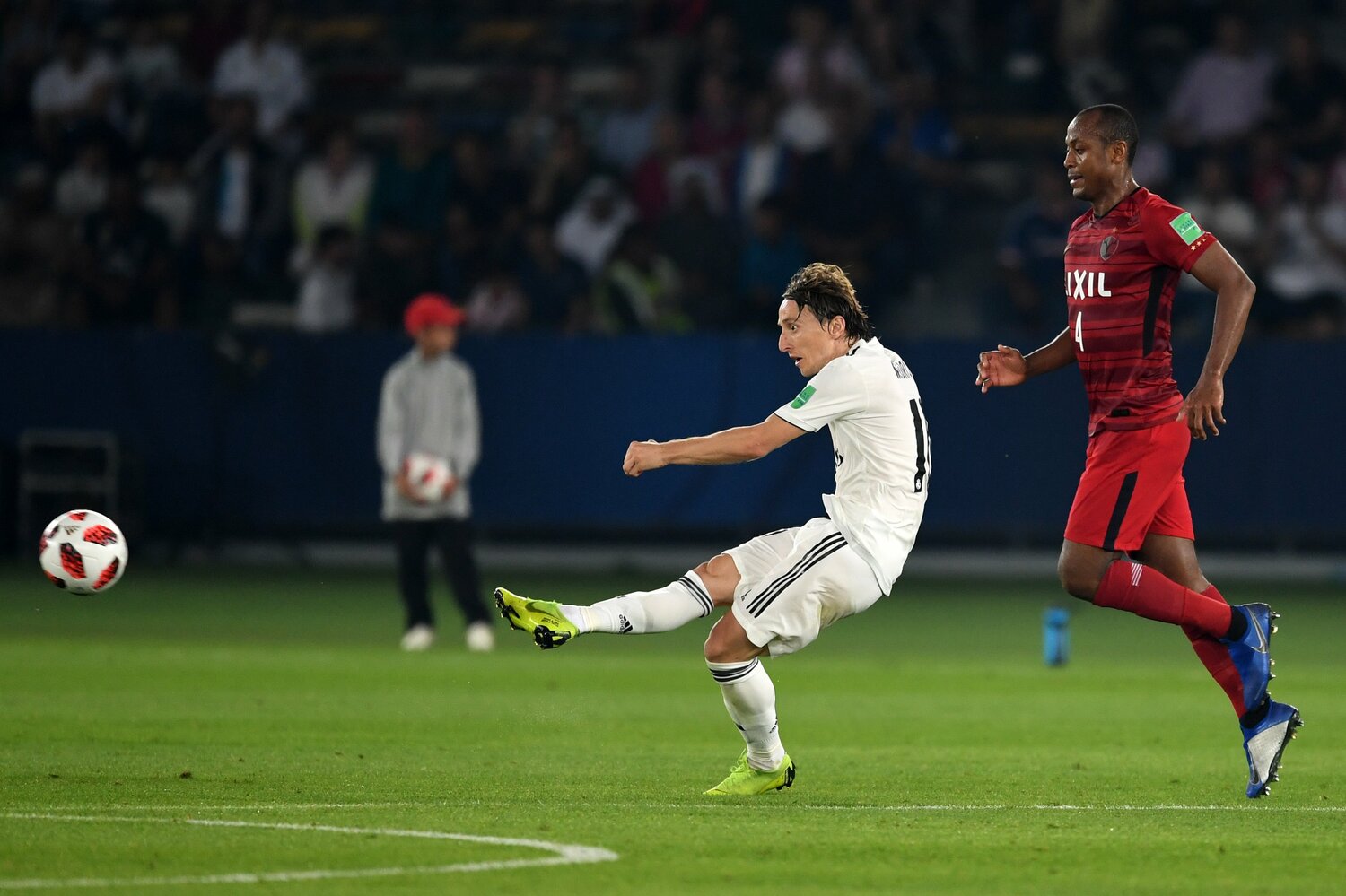 モドリッチとレオ・シルバ　©Etsuo Hara/Getty Images