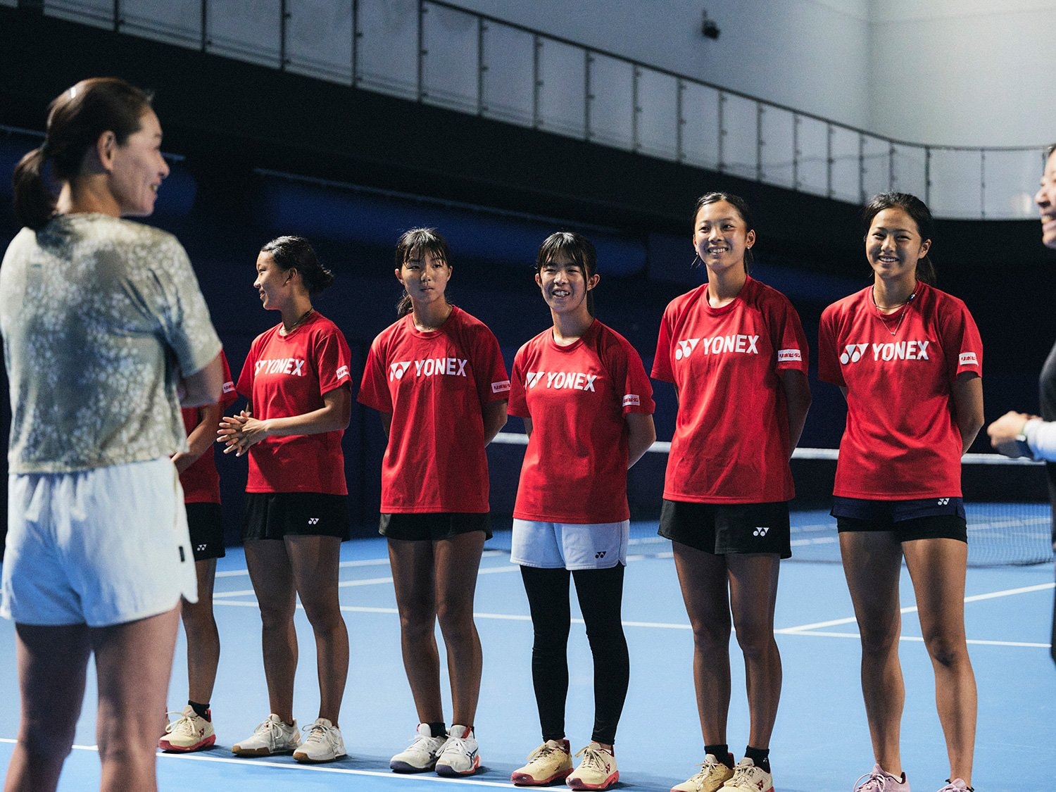 伊達の言葉に耳を傾ける6名の3期生