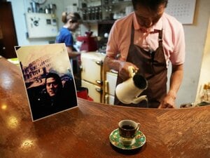 「ああ、猪木だ。スゲー、猪木が来た」驚きの初来店…アントニオ猪木が愛した“コーヒーの名店”秘話「カウンターの一番端に座り、小さい声で…」