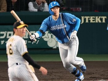 日本ハム移籍でもう6勝「バットを持つと輝き増す」山崎福也…オリックス時代の“相棒”が語る「サチさんの素顔」「由伸、宮城へ秘めた思い」＜Number Web＞ photograph by SANKEI SHIMBUN