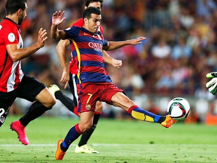 メッシ、ネイマール、スアレスの壁。出場機会を求めたペドロの決断。＜Number Web＞ photograph by AFLO