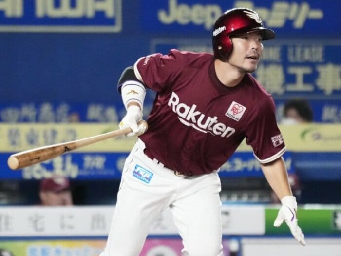 《打点王》石井一久監督と約束した推定100万円（!?）の“スニーカー”よりも⋯楽天・島内宏明が明かす長打増加の“本当の理由”＜Number Web＞ photograph by KYODO
