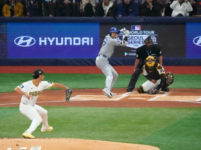 ダルビッシュvs大谷翔平“あの初対決”にも影響、松井裕樹も“餌食”に…「ピッチクロック」厳格化で今季どうなる？「昨季は盗塁1000個も急増」＜Number Web＞ photograph by Getty Images