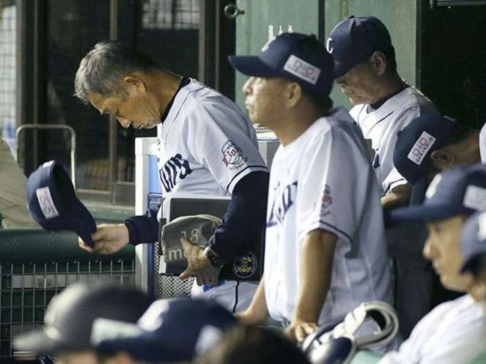 西武が浴びたブーイングの意味は？リーグ優勝と日本シリーズの遠さ。＜Number Web＞ photograph by Kyodo News