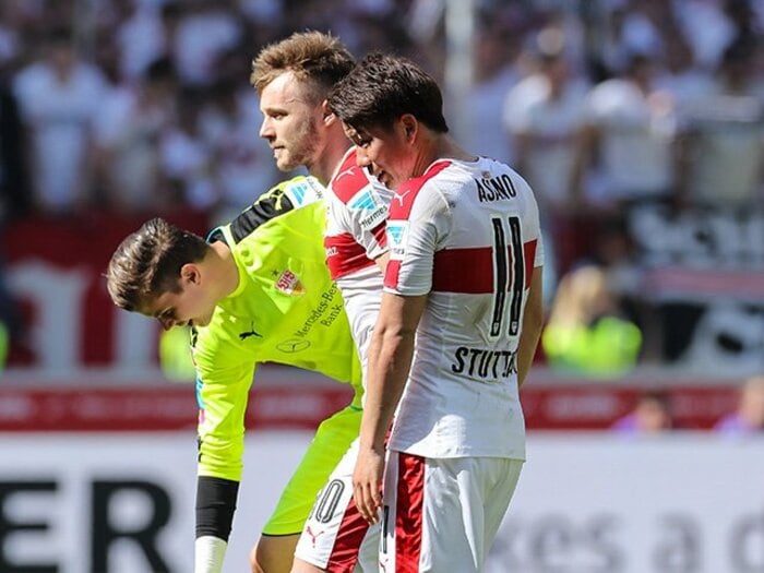 浅野拓磨が忘れない2つの約束。本田の魂、ランゲラックとの再会。＜Number Web＞ photograph by Getty Images