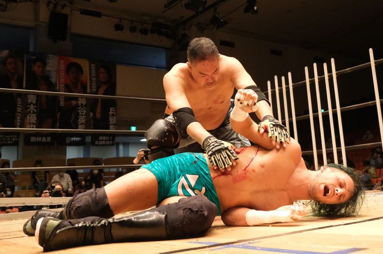 デスマッチファイター・ドリューは血がドクドク流れても試合を止めなかった 「ケガある、傷ある。でもやる。大好きだから」(37)