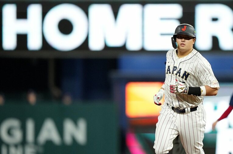 昨季は56本塁打を放ち、WBCでも稀有な経験をした村上宗隆。2023シーズンにどんな活躍を見せてくれるか ／ photograph by Eric Espada/Getty Images