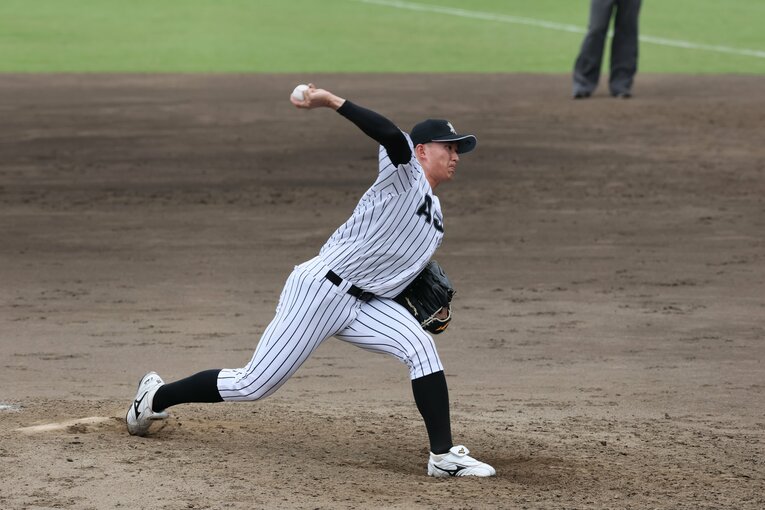 広島2位、亜細亜大の齊藤のピッチングフォーム（３／５）　©︎Shigeki Yamamoto