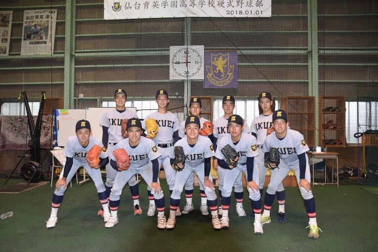 前列左から鈴木晶太（3年・最速143キロ）、古川翼（3年・最速145キロ）、斎藤蓉（3年・最速144キロ）、仁田陽翔（2年・最速145キロ）、田中優飛（2年・最速143キロ）、後列左から高橋煌稀（2年・最速142キロ）、小林寛太（3年・最速141キロ）、渋谷翔（3年・最速143キロ）、福田虎太郎（3年・最速141キロ）、山田脩也（2年・最速144キロ）　©Takahiro Kikuchi