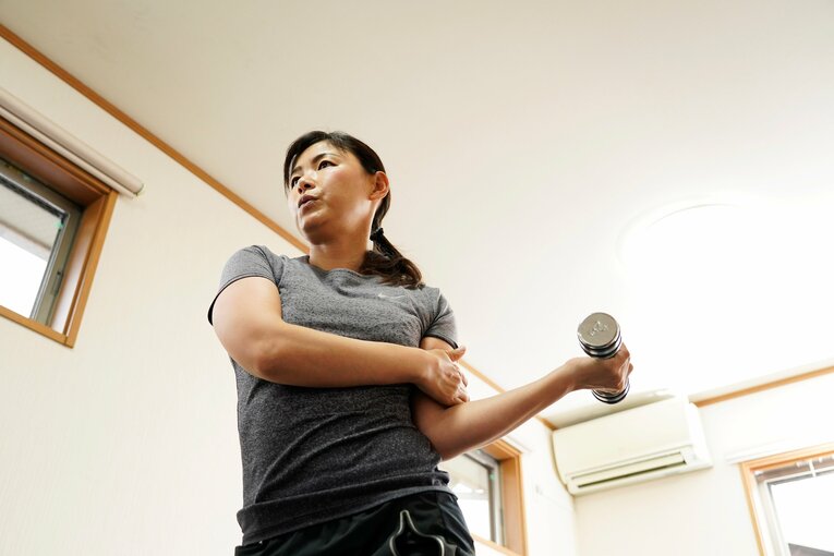 体幹トレーニングを中心のメニューに取り組む横峯　©︎Shizuka Minami