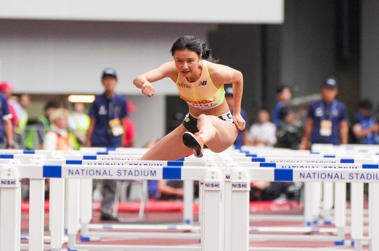 12秒台ハードラーがひしめく群雄割拠の日本女子ハードル界で今季ここまで日本人に負けナシの田中佑美。急成長の秘密はどこにあるのか ／ photograph by Satoshi Wada