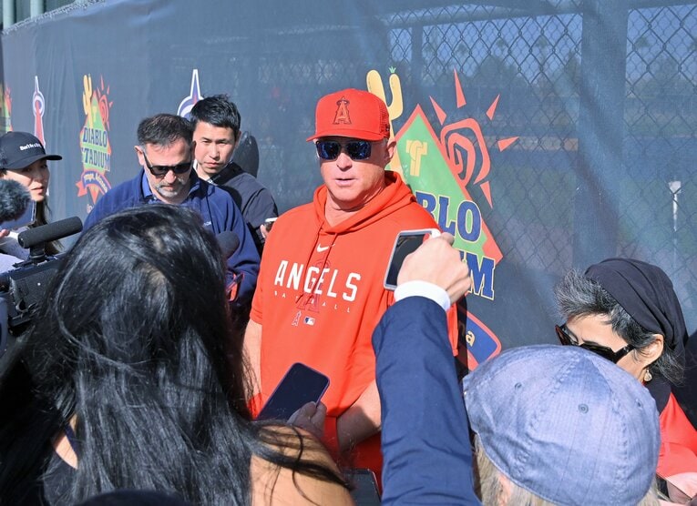 大谷の準々決勝先発が「WBCラスト登板」になることを宣言した格好のネビン監督　©JIJI PRESS