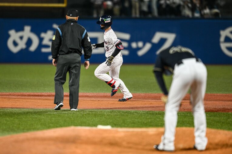 内山のホームラン　©Nanae Suzuki