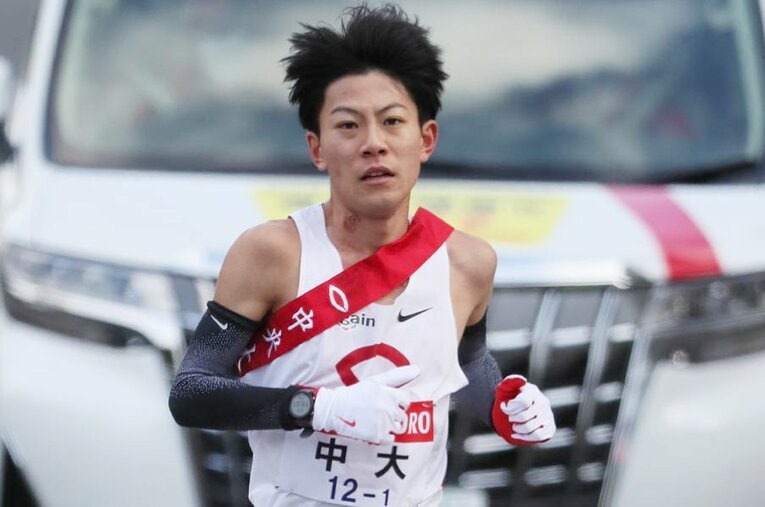 2022年、箱根駅伝最古の記録となっていた1区を、15年ぶりに26秒も更新した中央大の吉居大和も同世代　©JMPA