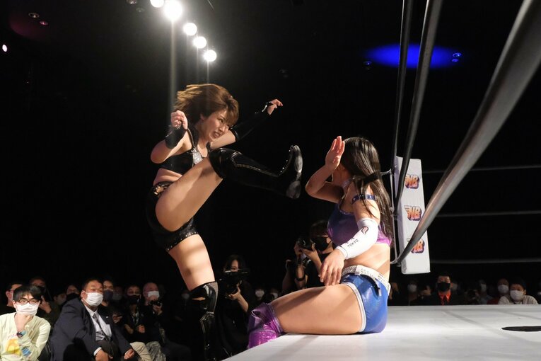 「フェリス卒のお嬢様vsセクシー女優」は熱戦に…スターダム人気女子レスラー・桜井まいの色気と狂気「私は“大人の魅力”で勝負できる」(14)