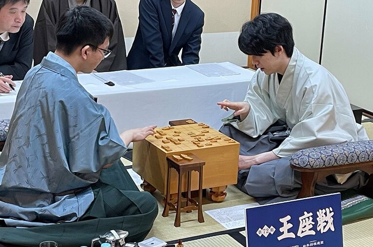 王座戦第2局の終局直後。藤井七冠の勝利に終わった一方で、永瀬九段の語った言葉とは ／ photograph by Shintaro Okawa