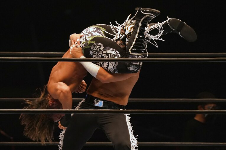 5月1日の福岡ドーム。エル・デスペラードは石森太二に敗れ、IWGPジュニアヘビー級王座を失った（クリックすると「この記事の写真」に飛びます。流血等の過激な写真を含みますのでご注意ください）©Essei Hara