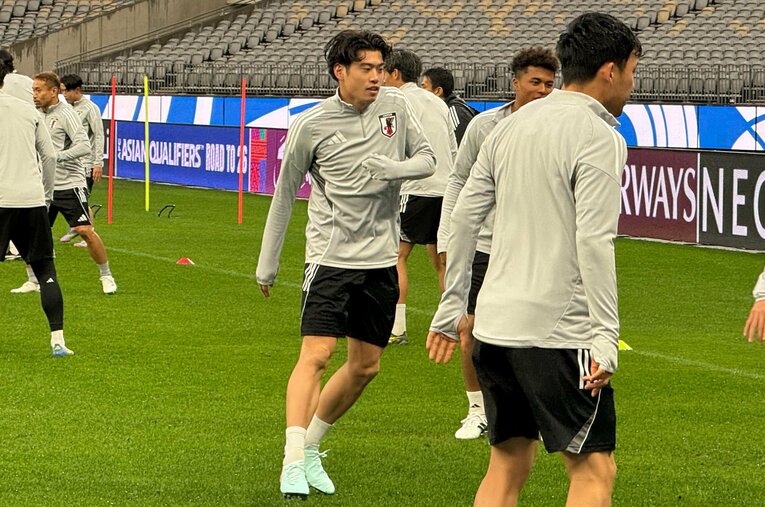 前日練習での鈴木唯人　©Yusuke Mimura