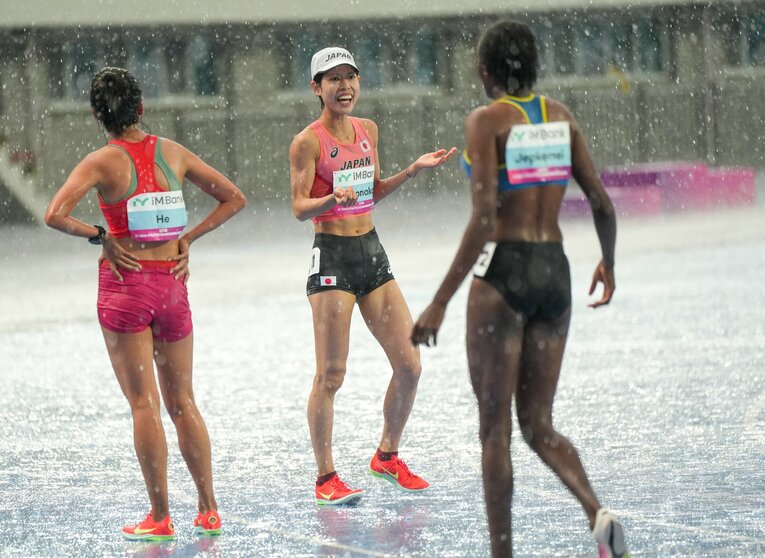 たまらず係員がレースを中止に。半分以上過ぎていたのだが…　©Satoshi Wada