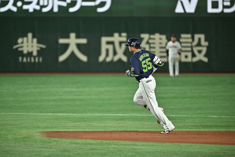 不調と言われても昨季二冠王の村上宗隆　©Hideki Sugiyama