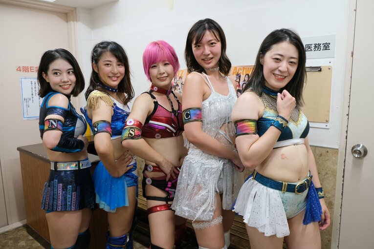 「闘うグラドル」もデビュー、アクトレスガールズの“華がスゴい”新人たちの裏で…エース・青野未来が泣いた理由「まったく追いつけていない」(81)