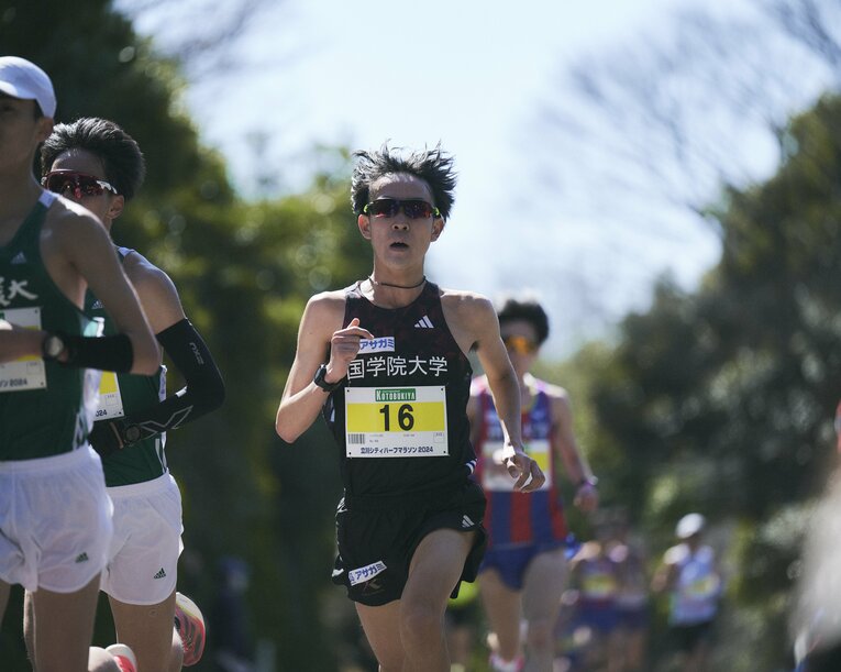 学生ハーフで63分03秒の記録で14位に入った2年生の高山豪起。箱根路では10区アンカーを務めた　©Yuki Suenaga