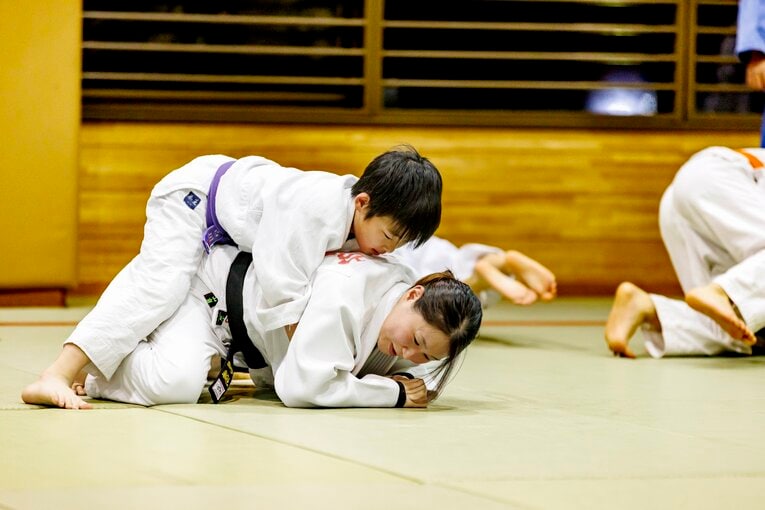 昨年から子供たちを指導する染宮さん（四街道警察・警和会）　©︎Kiichi Matsumoto