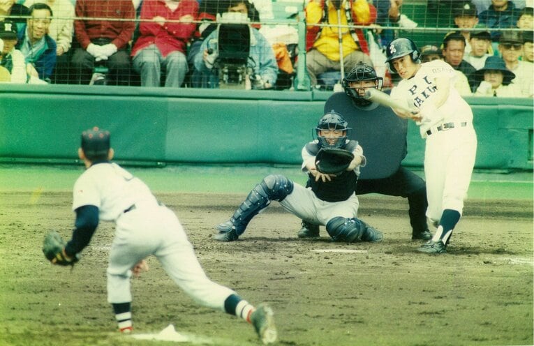 センバツの横浜戦3打席目でタイムリーヒットを放つ古畑　写真は本人提供