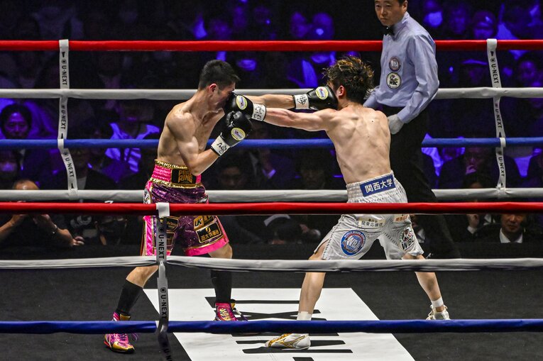 寺地拳四朗vs.ユーリ阿久井政悟。3月13日、両国国技館　©Takuya Sugiyama