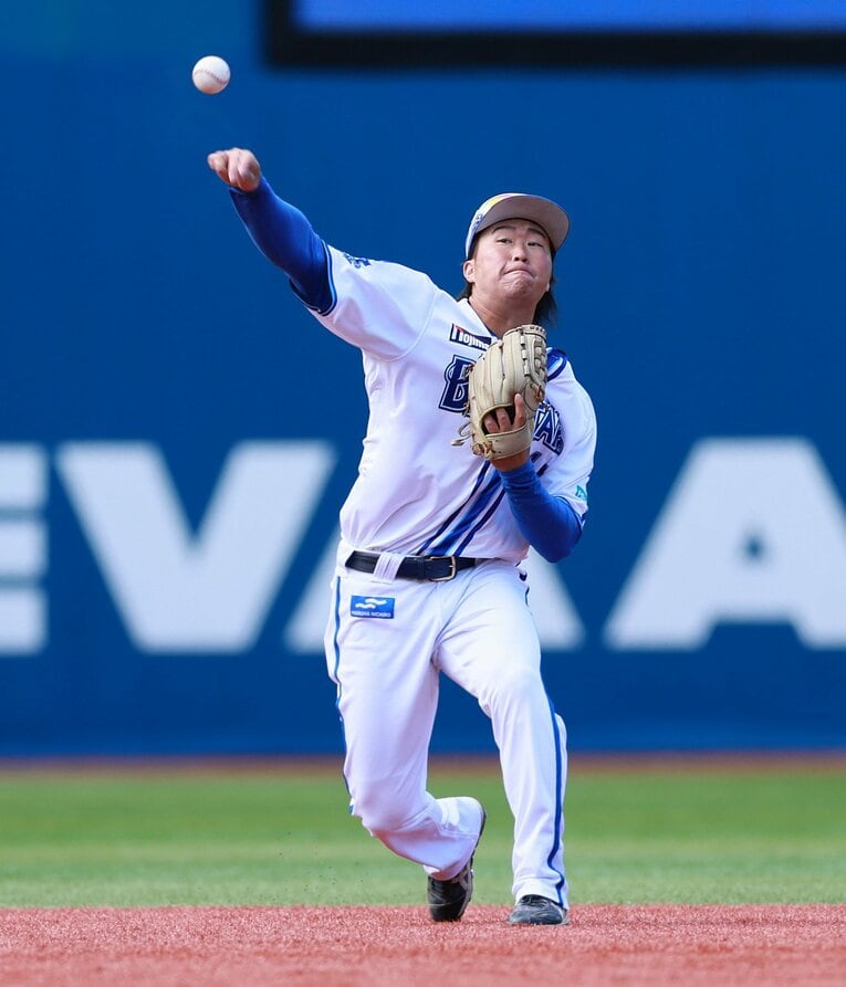 オープン戦の盗塁王にもなった石上。内野のレギュラー争いに食い込めるか　©JIJI PRESS
