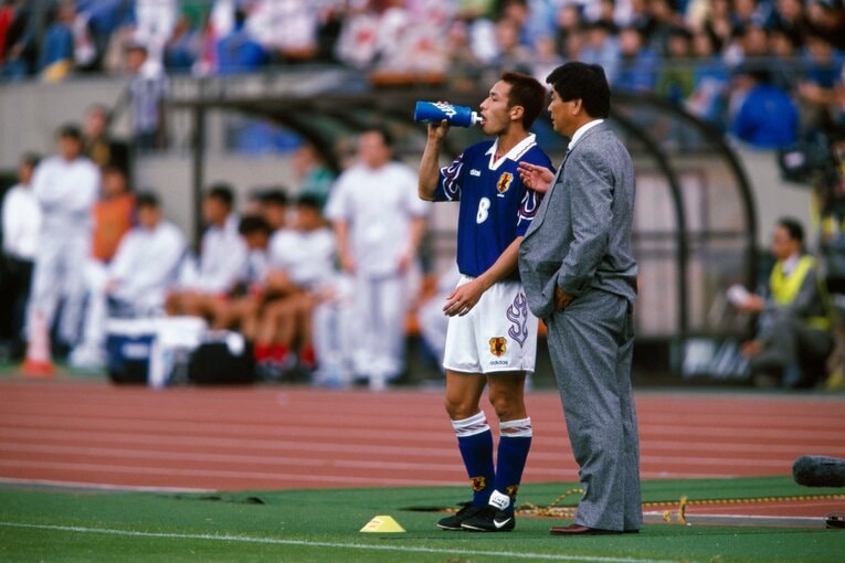 中田英寿と加茂周監督（当時）©Kazuaki Nishiyama