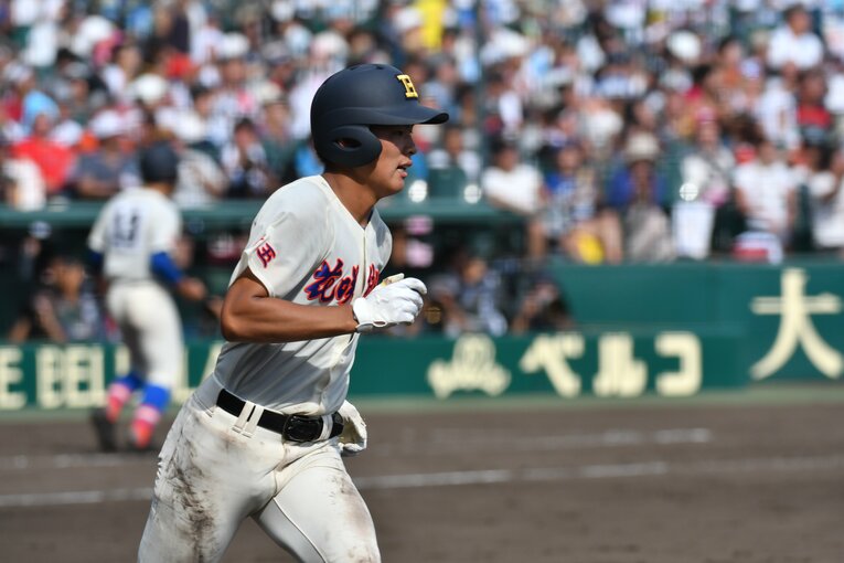2年生ながら4番を務め、17年夏の甲子園を制した　©︎Hideki Sugiyama