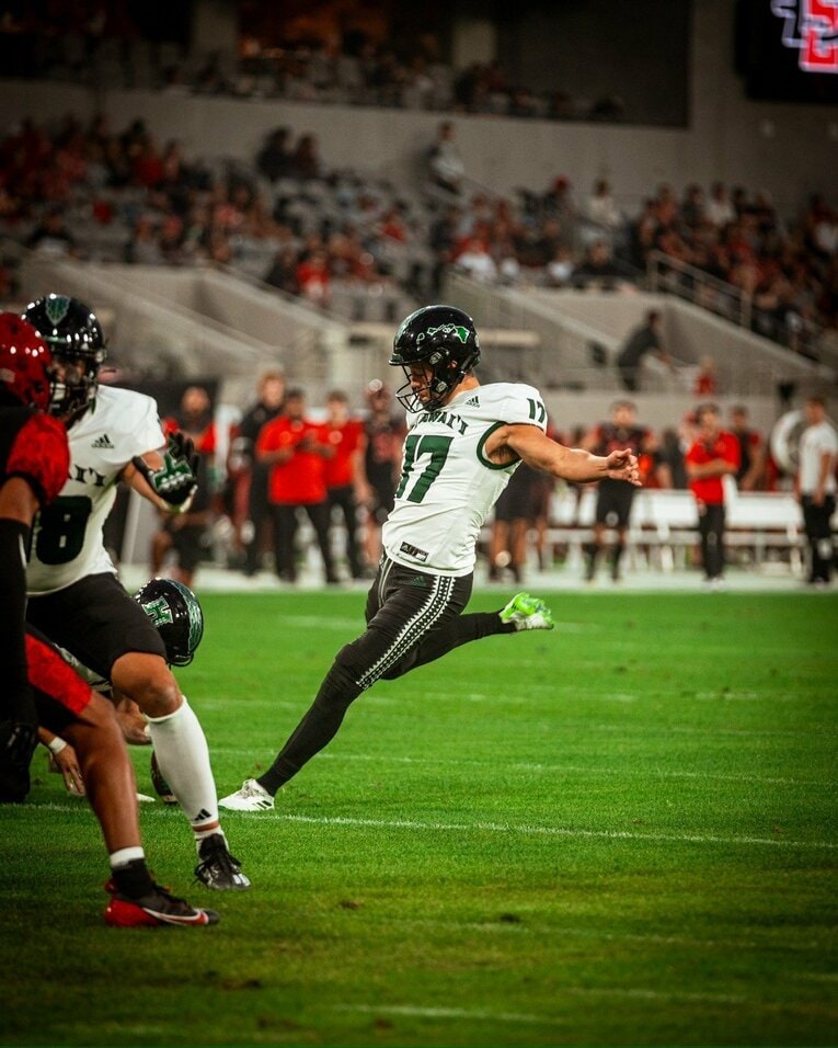 編入2年目からはハワイ大チームの正キッカーとして活躍している松澤／本人提供