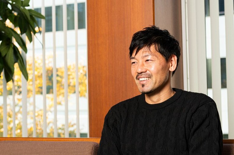 サッカー日本代表のゲスト解説で話題になった松井大輔（40歳）。今夏FリーグのY.S.C.C.横浜へ移籍、フットサルに転向した ／ photograph by Tomosuke Imai