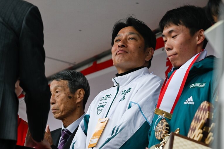 今年の1月2日、往路優勝後のセレモニーでの青学大・原晋監督　©Nanae Suzuki