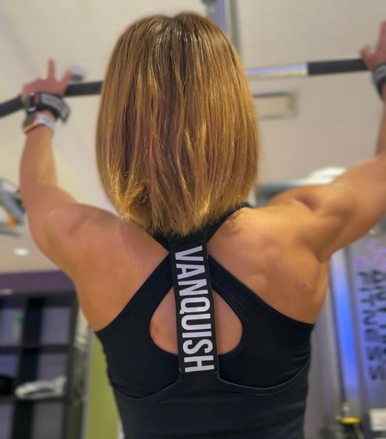 マムシさんの普段のトレーニング風景。バキバキの背筋！　本人提供