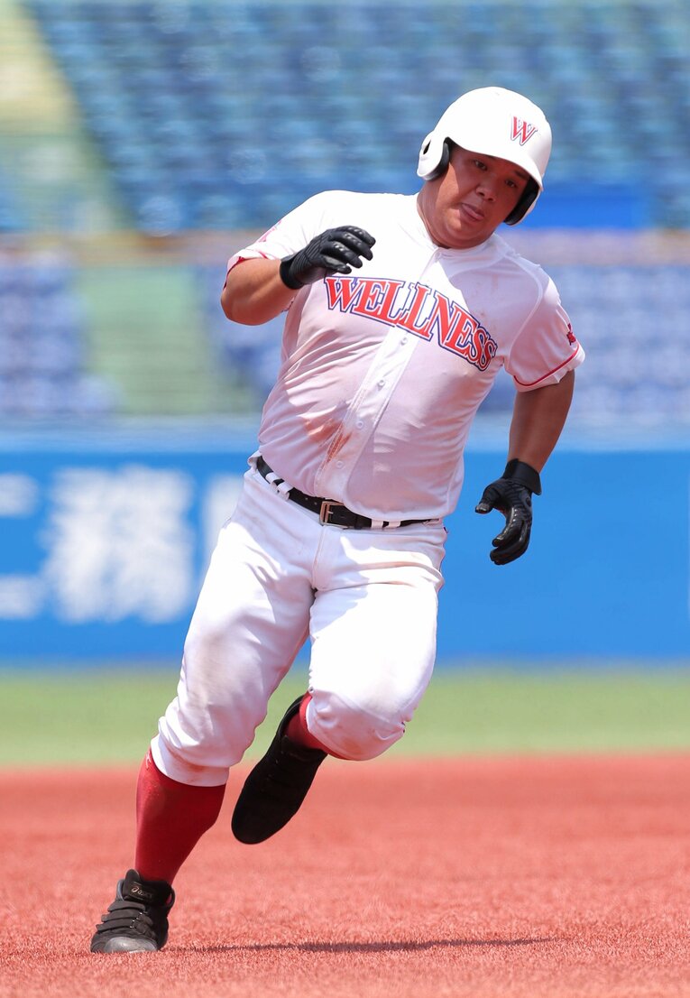 日本ウェルネス高時代の渡部。本塁へ向かう迫力あるベースラン