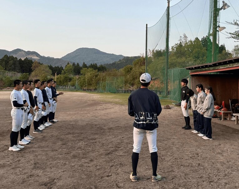 8人入部→さらに部員1名・マネージャー3名が加わり、計12人で再始動した　©隠岐高校野球部