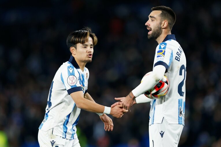 PKへ臨むブライスへ声をかける久保　©Daisuke Nakashima