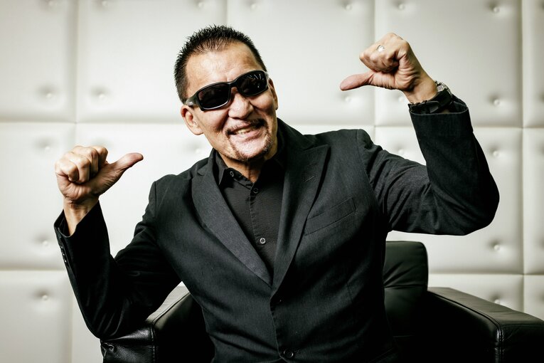 「杖が2本ないとつらい」“黒のカリスマ”蝶野正洋（58）が治療を行う現在を告白…“人前で杖は恥ずかしい”と思わなくなった深いワケ(4)