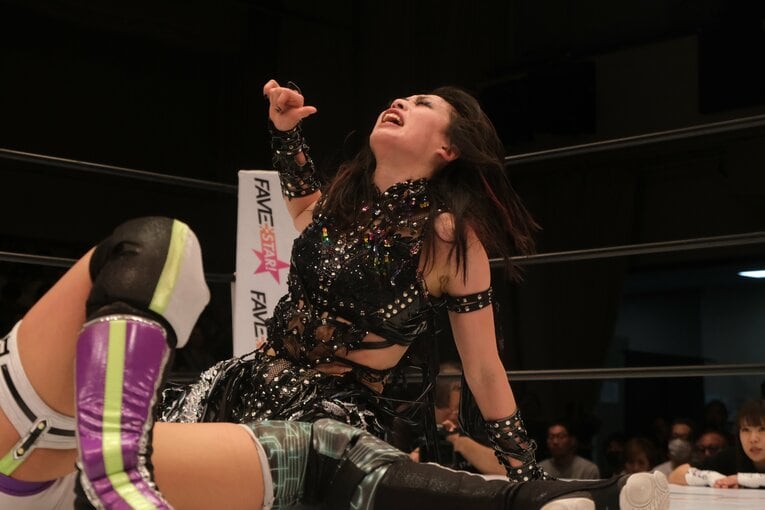 無料中継でも話題を集めた上谷沙弥vsAZM（9月27日）　©Norihiro Hashimoto