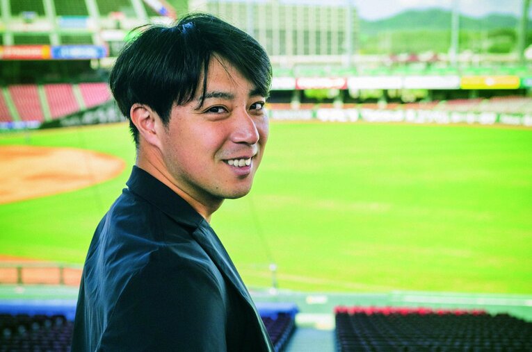 明大卒業後入団し、カープ一筋に13年の選手人生を駆け抜けた野村 ／ photograph by Asami Enomoto