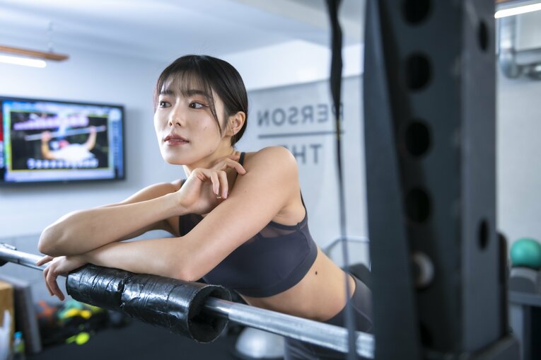 「ジョジョ立ち写真」に19万いいね…とももともも25歳に聞く撮影のウラ側「コスプレにも肉体美が求められている」《特別グラビア》(45)