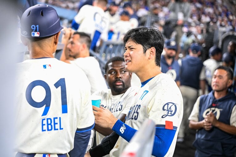 大谷とエベル三塁コーチ　©Nanae Suzuki