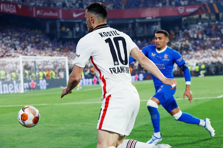 鎌田大地の号泣と“日の丸スパイク”に思い出す4年前の「カタールW杯には絶対出たいですよ」 長谷部誠とのEL優勝写真に“秘められた熱量”とは(25)