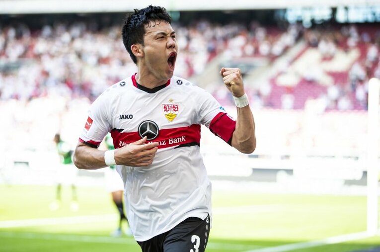 開幕戦でいきなりゴールを奪った遠藤航。シュツットガルトのリーダーとして今季もその存在感は絶大だ ／ photograph by Getty Images