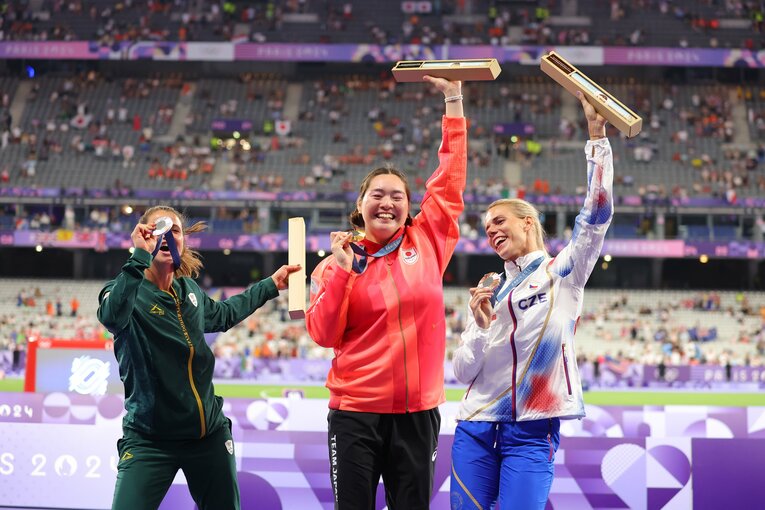 超ノリノリの北口榛花らメダリストたち（4枚目／全4枚）©Ryosuke Menju/JMPA