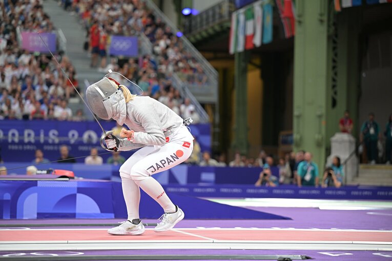 女子サーブル個人2回戦、江村美咲vs.オレナ・クラバツカ　©JMPA