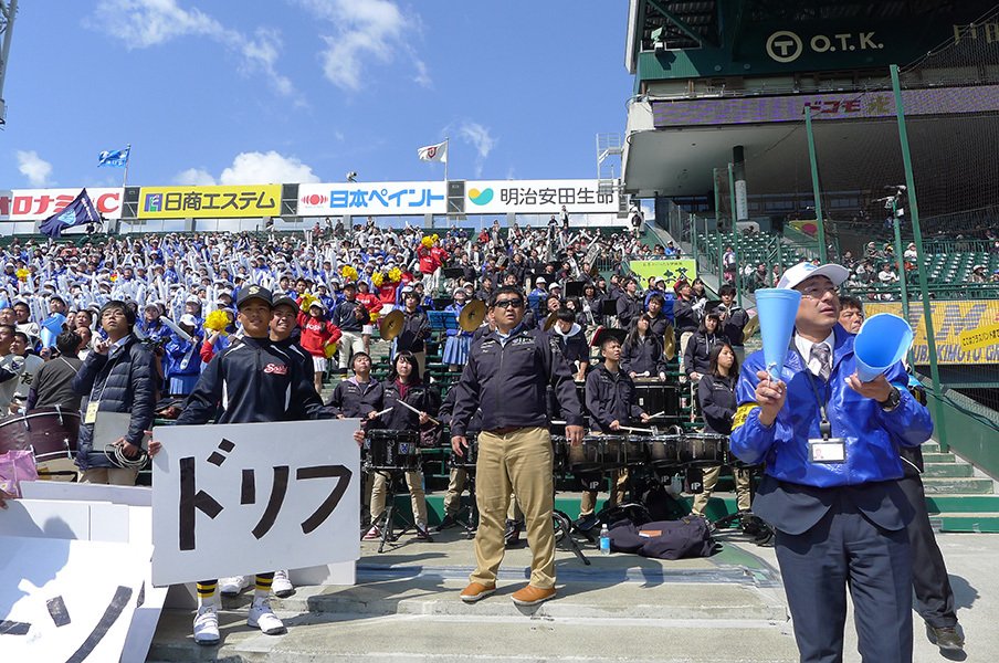 新風が巻き起こったセンバツ応援。甲子園に響いた「アゲアゲホイホイ」。<Number Web> photograph by Yukiko Umetsu