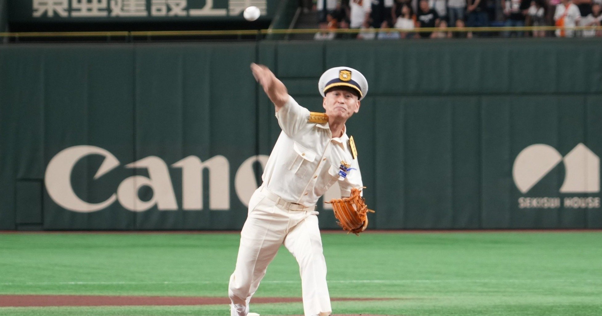 剛球始球式で「阪神・藤川球児監督もビックリ」“海上保安庁長官”61歳が